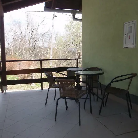 Family Hill Apartman Fužine